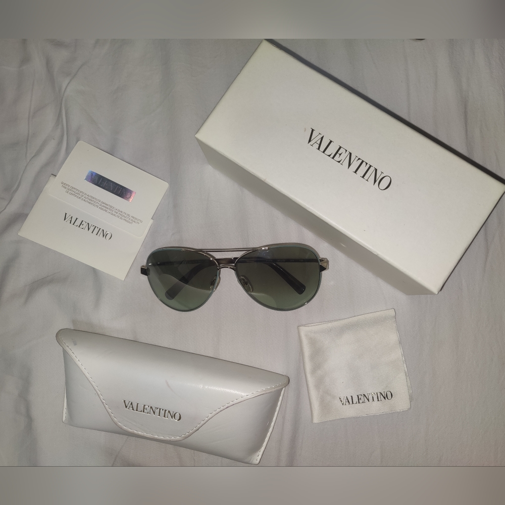 Valentino V117S sunglasses